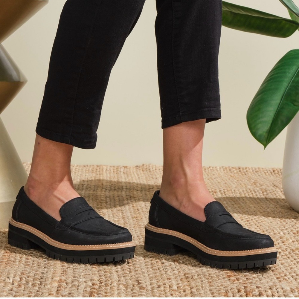 Toms Cara Lug Sole Loafers Black and Tan Women's Loafers
